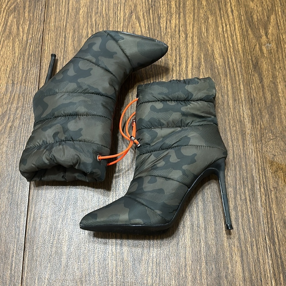 Steve Madden Black Camouflage Heeled Boots - Picture 8 of 11